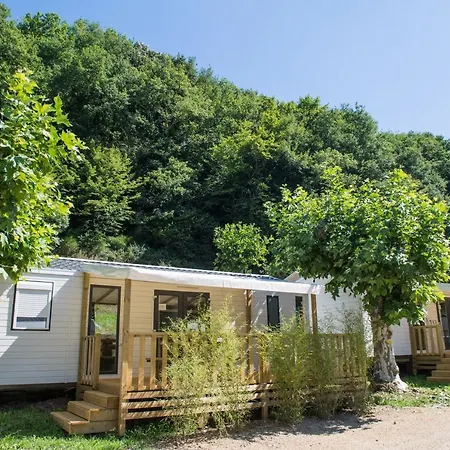 Camping Le Chateau Du Gibanel Saint-Martial-Entraygues Exterior photo
